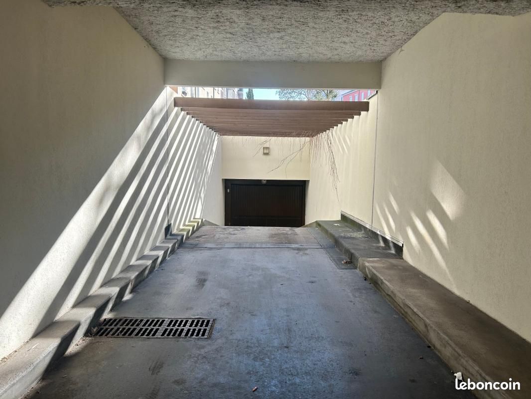 Parking 12 m² · à Lyon · 12 m² · 100 €/mois