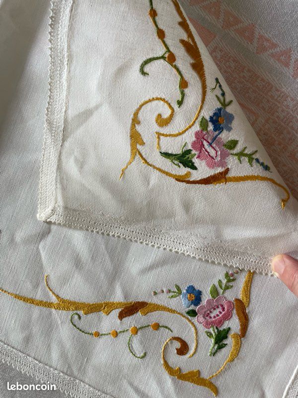 Napperon ancien brodé main fleurs - Lin blanc 56x38 c (image 9)