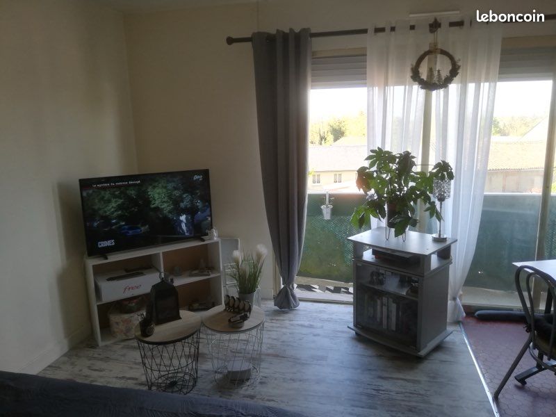Appartement 1 pièce 28 m² · à Parthenay · 28 m² · 345 €