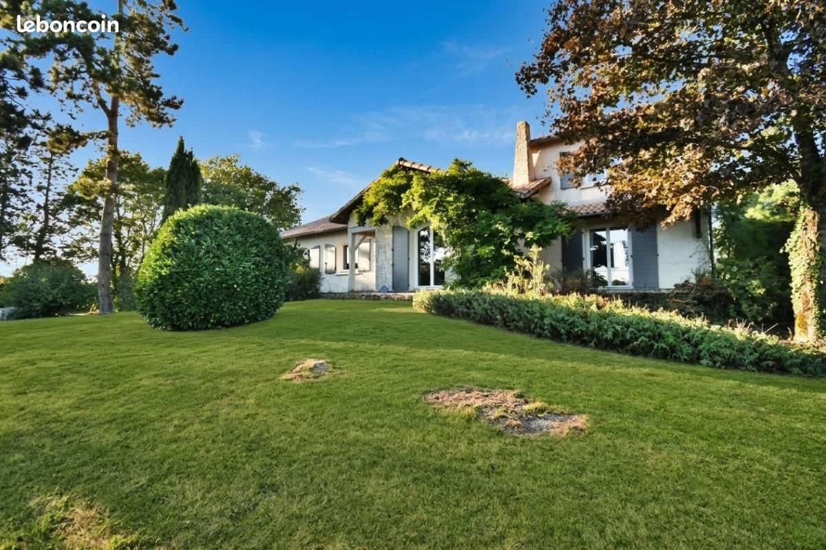 Maison 6 pièces 141 m² · à Saint-Christophe-du-Bois · 141 m² · 323 950 €