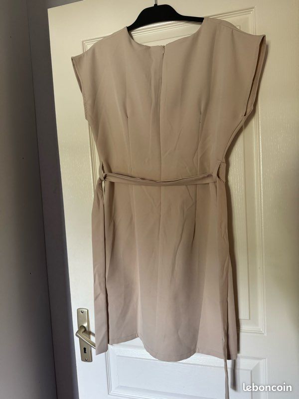 Robe beige élégante La Modeuse (image 3)