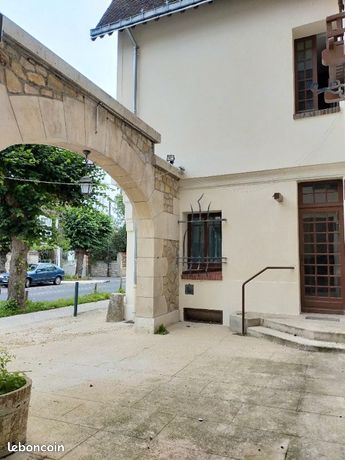https://img.leboncoin.fr/api/v1/lbcpb1/images/63/7e/af/637eaf919ba5dc8cf4302905bffefcb5bb2d442a.jpg?rule=ad-image