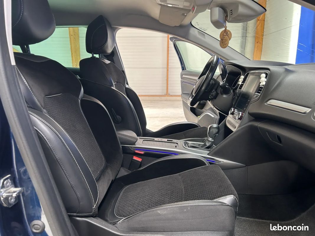 RENAULT Megane 1.3 140ch INTENS - 2020 - CarPlay - Boîte auto - Attelage - Caméra De Recul - Régulateur - Lumière D'Ambiance - Carte Main Libre (image 34)
