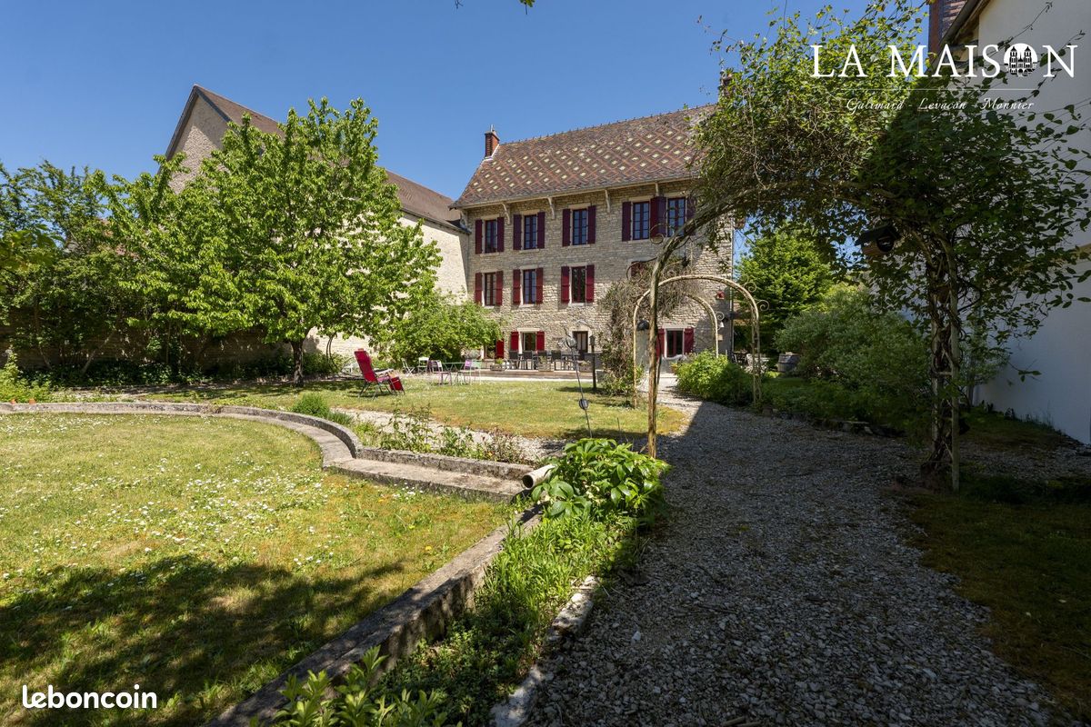 Maison 8 pièces 249 m² · à Fleurey-sur-Ouche · 249 m² · 649 000 €