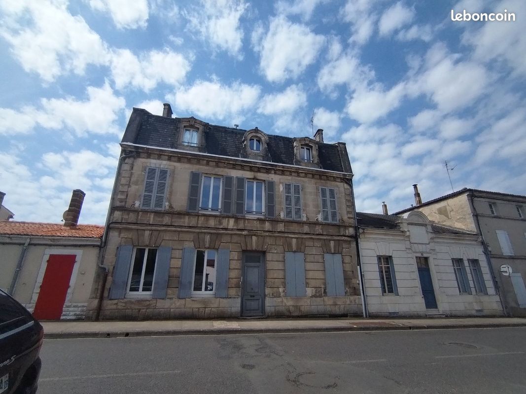 Appartement 4 pièces 54 m² · à Saint-Jean-d'Angély · 54 m² · 550 €