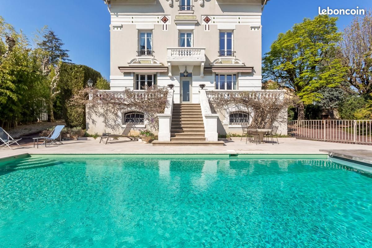 Maison 7 pièces 394 m² · à Caluire-Et-Cuire · 394 m² · 2 490 000 €