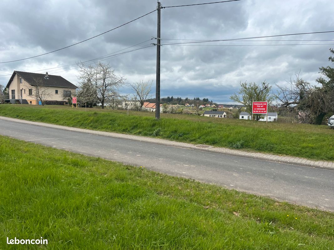 A vendre 1 terrain à bâtir 710 m2 à Réméring-les-Puttelange