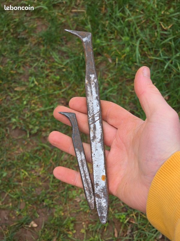 Outil Ancien De Métier En Fer Forgé - Type Cordonnier Ou Bourrelier - état D'usage