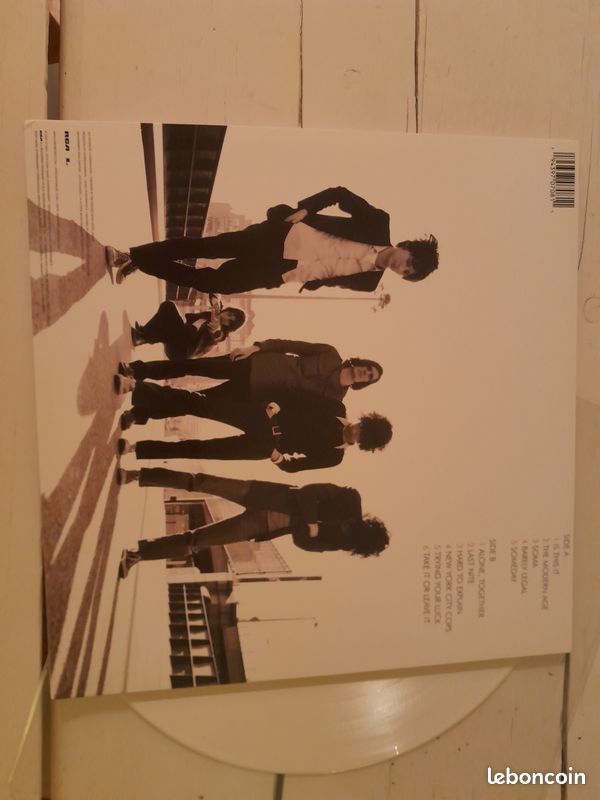 The Strokes – Is This It (vinyle coloré blanc) (image 2)