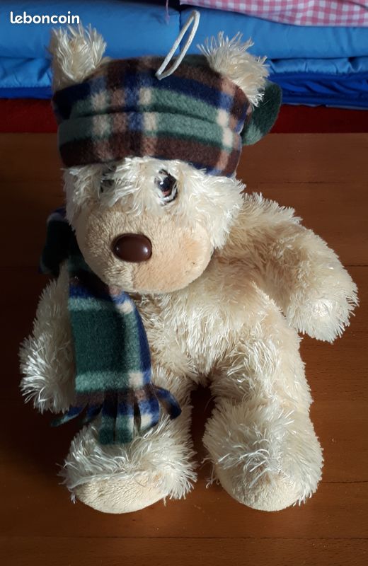 Adorable ours en peluche beige Nicky Toy avec couvre-tête et écharpe écossais cousus (image 4)
