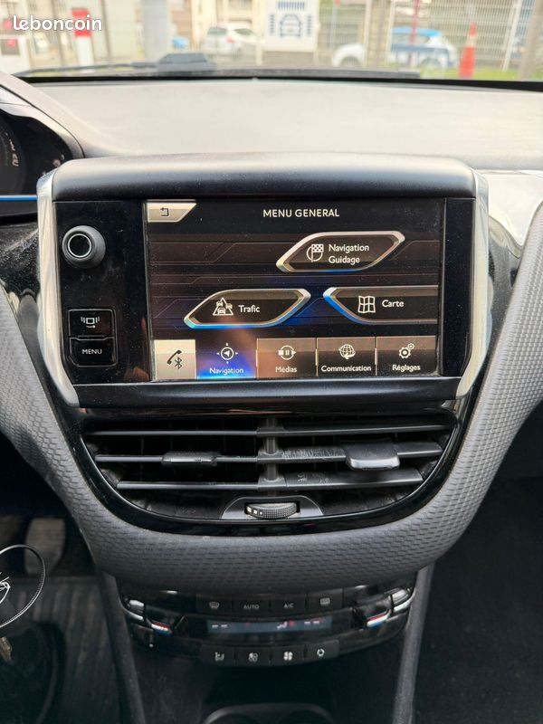 Peugeot 2008 1.6EHDI ALURE CARNET ENTRETIEN SUIVI KIT DISTRIBUTION NEUVE GPS PAIEMENT 4 OU 10 FOIS (image 11)
