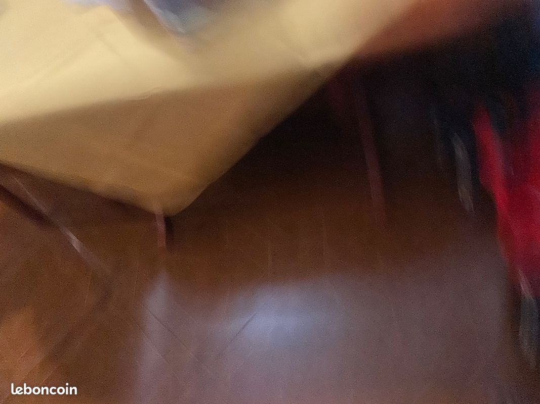 Table et chaise (image 1)