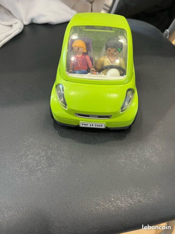 Voiture playmobil avec personnages (image 1)