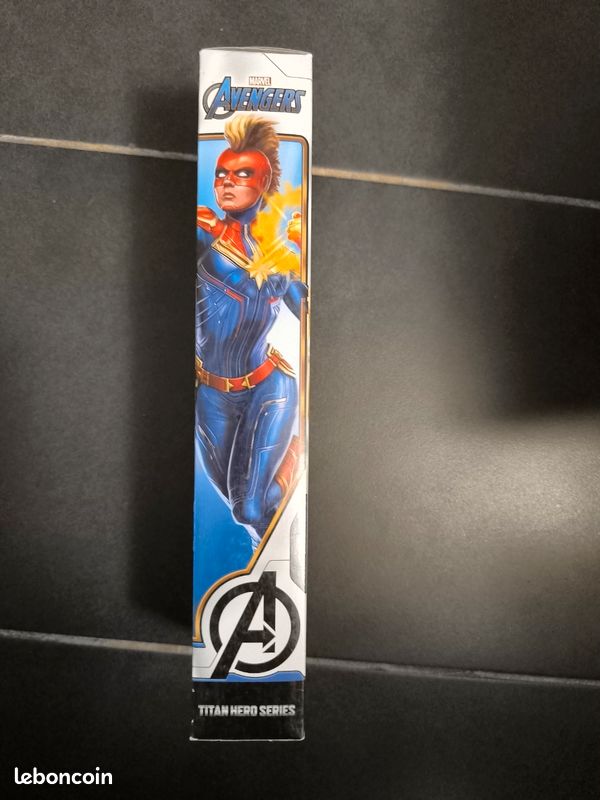 Figurine Marvel 30cm Captain Marvel power FX neuve en boite (image 5)