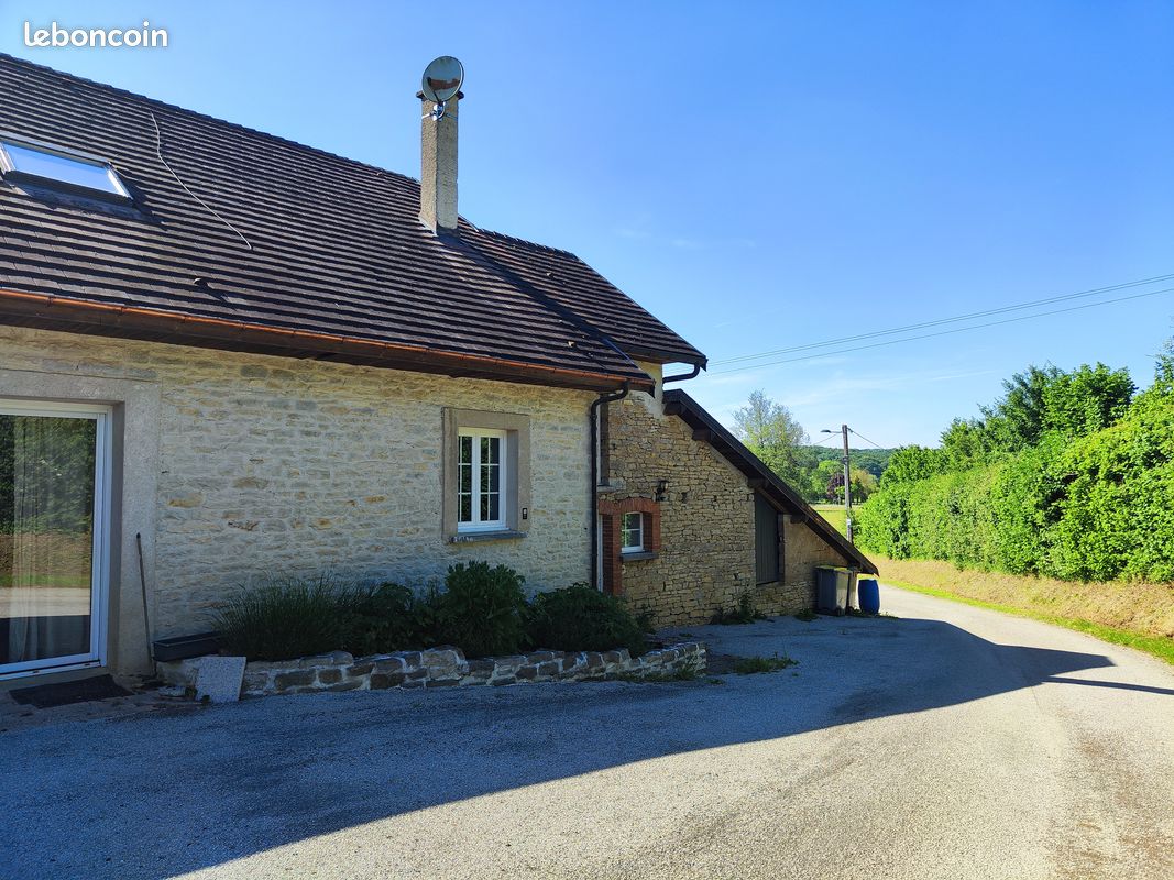 Appartement 4 pièces 100 m² · à Vy-lès-Filain · 100 m² · 650 €/mois
