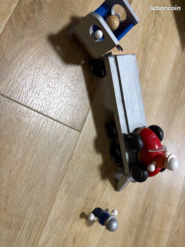Jeu en bois (image 1)
