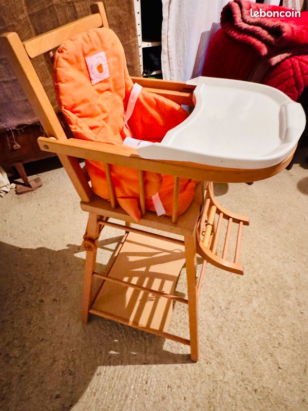 Chaise haute bébé (image 1)