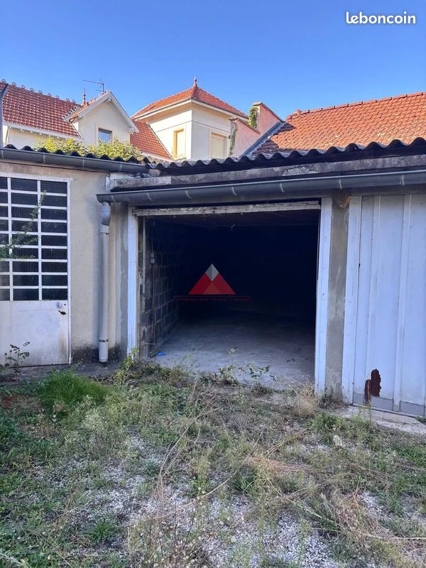 Parking 19 m² · à Lyon · 19 m² · 100 €/mois