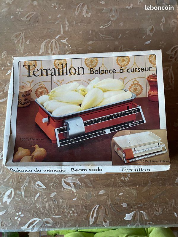 Ancienne Grande Balance De Ménage à 2 Plateaux, Force 5 Kgs Avec Sa Boite Complete Poids Peser Item 12299786
