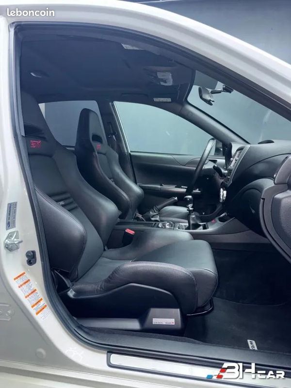 Subaru Impreza 2.5 300 WRX STI AWD (image 24)