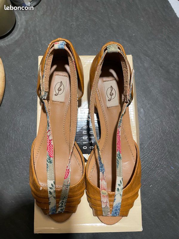Mocassins (image 1)