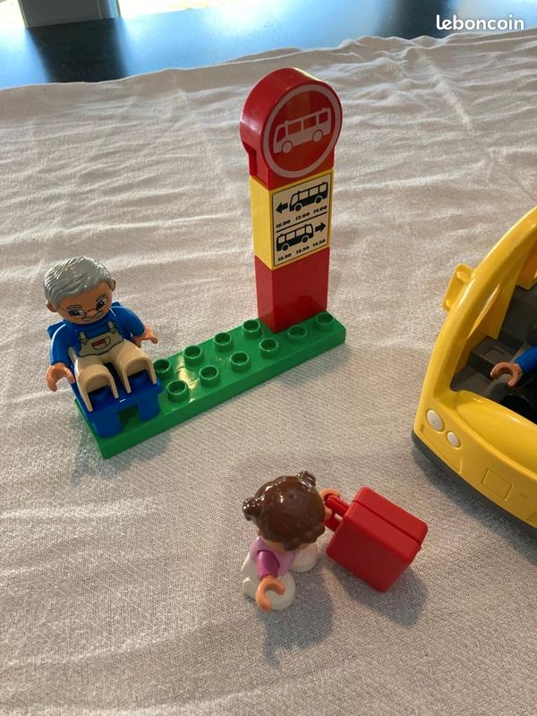 Lego Duplo bus scolaire (image 2)