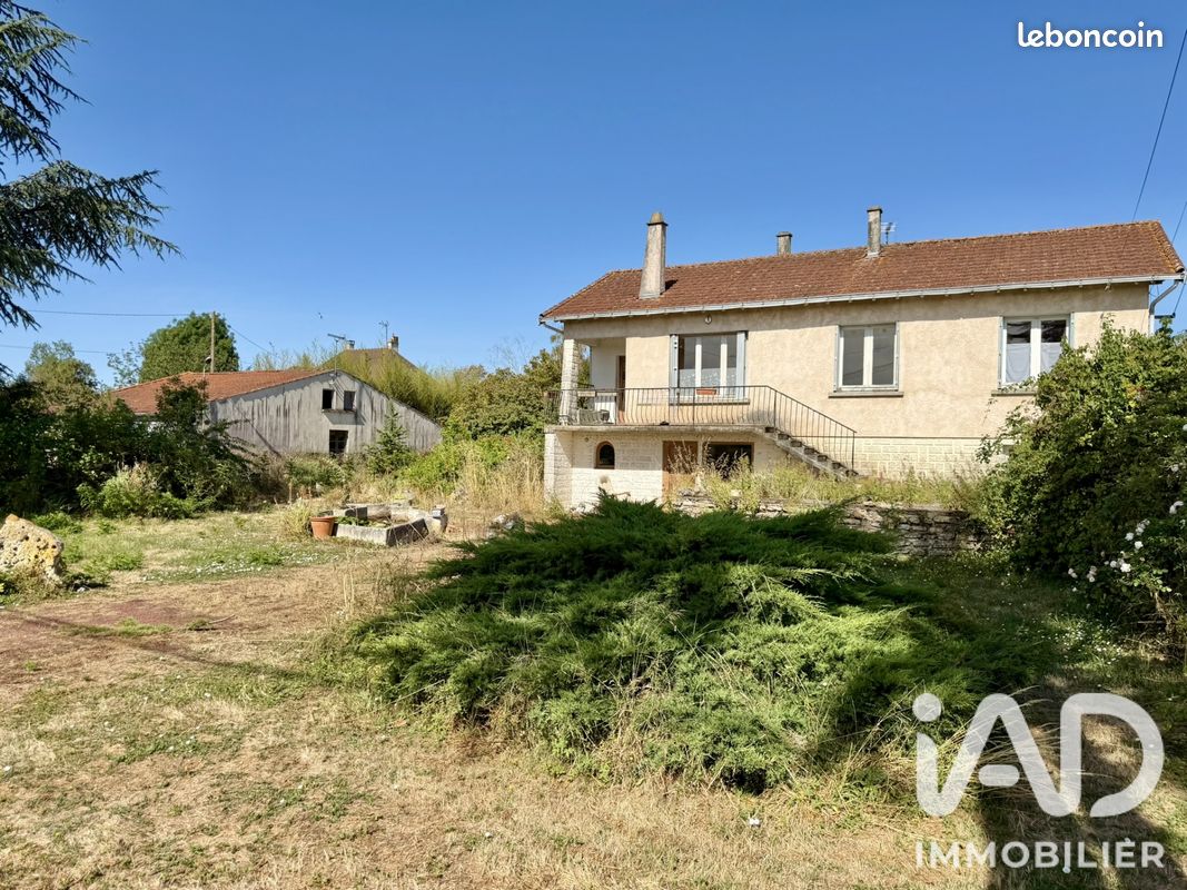 Maison 9 pièces 320 m² · à Damvix · 320 m² · 91 000 €