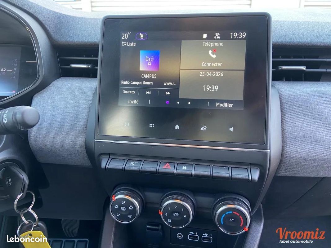Renault Clio Essence 6900kms Seulement Comme neuve Garantie 12 mois (image 5)