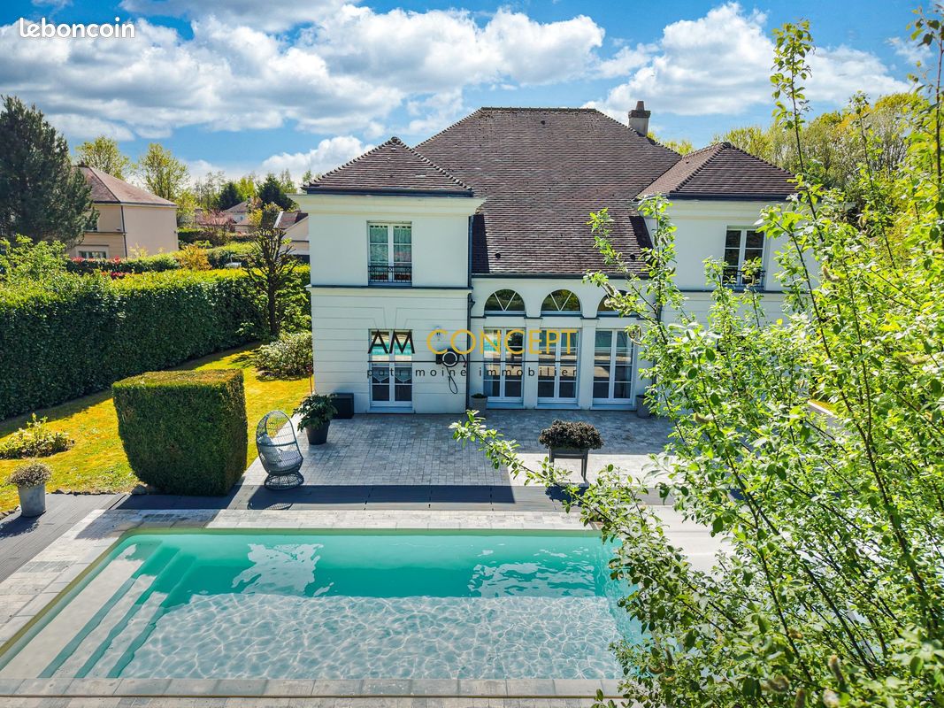 Maison 7 pièces 202 m² · à Bailly-Romainvilliers · 202 m² · 940 000 €