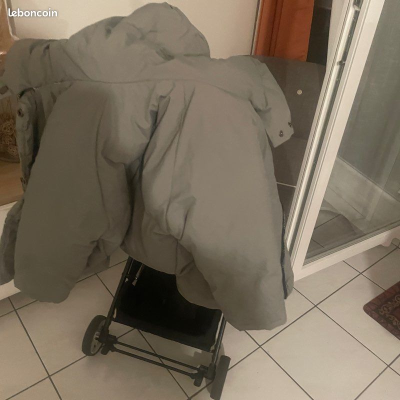 Je vends les deux sacs, 15  les vêtements de bébé fille de l’âge, trois mois jusqu’à 18 mois (image 3)