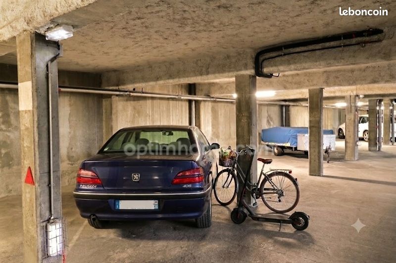 Parking 11 m² · à Saint-Sébastien-sur-Loire · 11 m² · 14 500 €