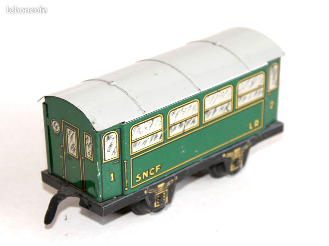 HO-ROCO Rame SNCF type corail comprenant une motrice HO-ROCO Rame SNCF type corail comprenant une motrice