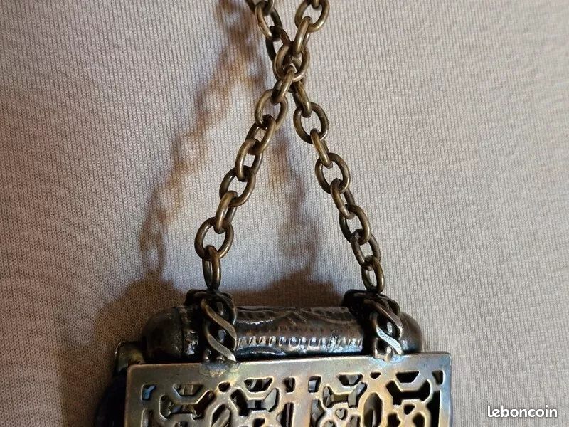 Collier Pendentif Philippe Ferrandis Style égyptien Années 90 - Doré Métal Et Pierres - Occasion