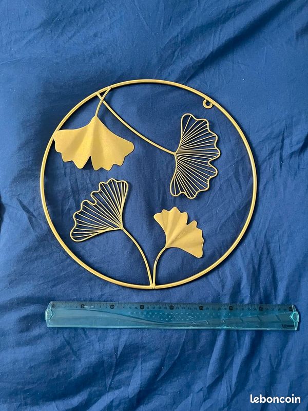 Décoration fleurale dorée (image 3)