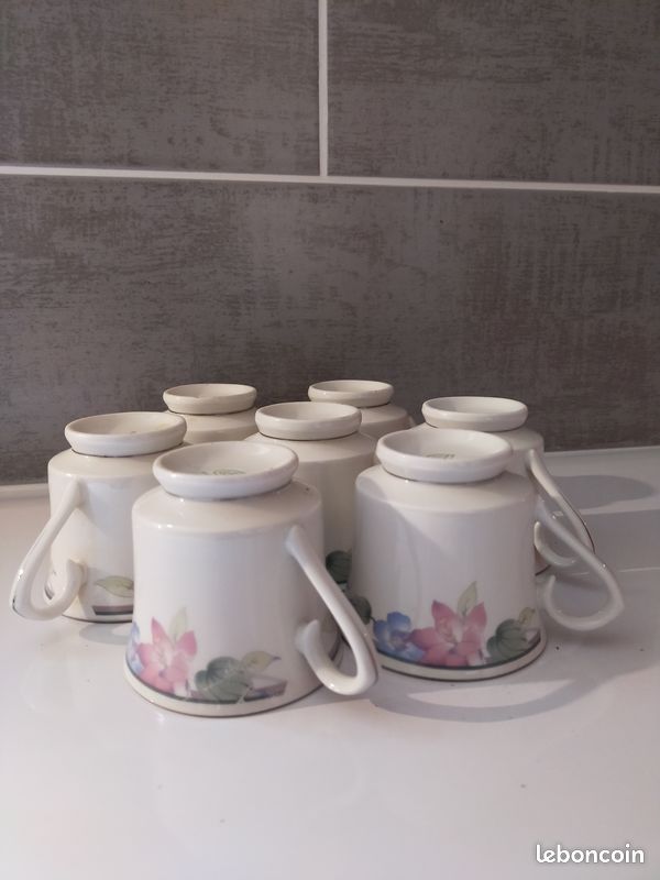 7 tasses et sous-tasses à café ou thé en porcelaine fleuries à bords argentés (image 3)