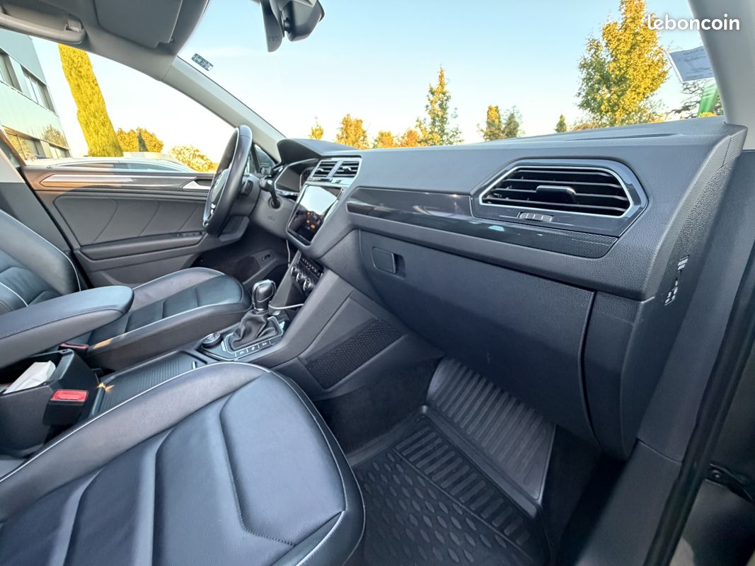 VOLKSWAGEN Tiguan 2.0 TDI 190 CARAT EXCLUSIVE 4MOTION DSG7 - GARANTIE 12 MOIS (image 23)