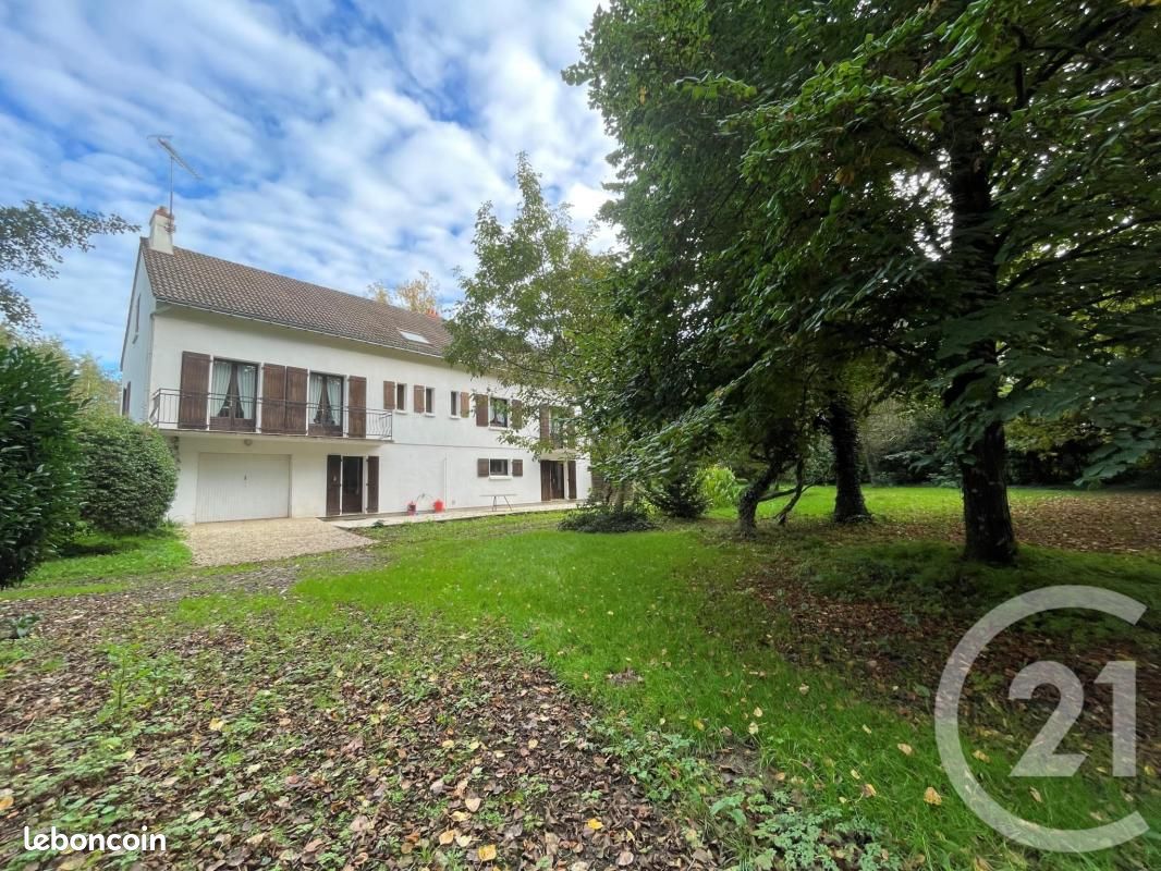 Maison 9 pièces 224 m² · à Touvois · 224 m² · 250 000 €