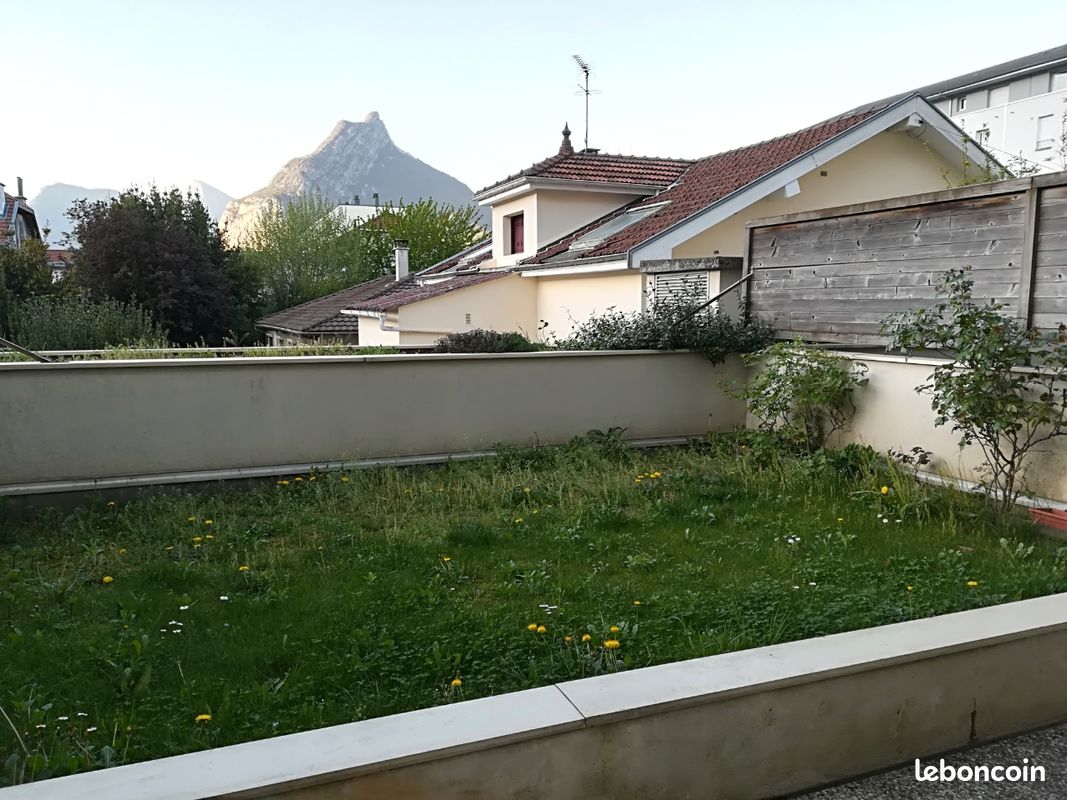 Appartement 2 pièces 42 m² · à Fontaine · 42 m² · 675 €/mois