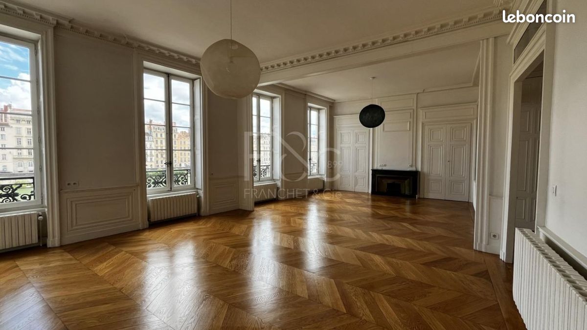 Appartement 4 pièces 159 m² · à Lyon · 159 m² · 1 990 €/mois