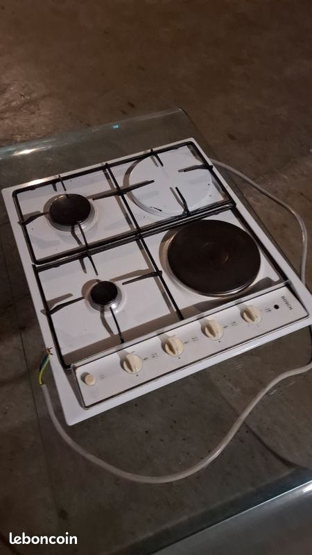 Plaque de cuisson mixte BOSCH (3 feux gaz + 1 électrique) – En bon état de marche (image 1)