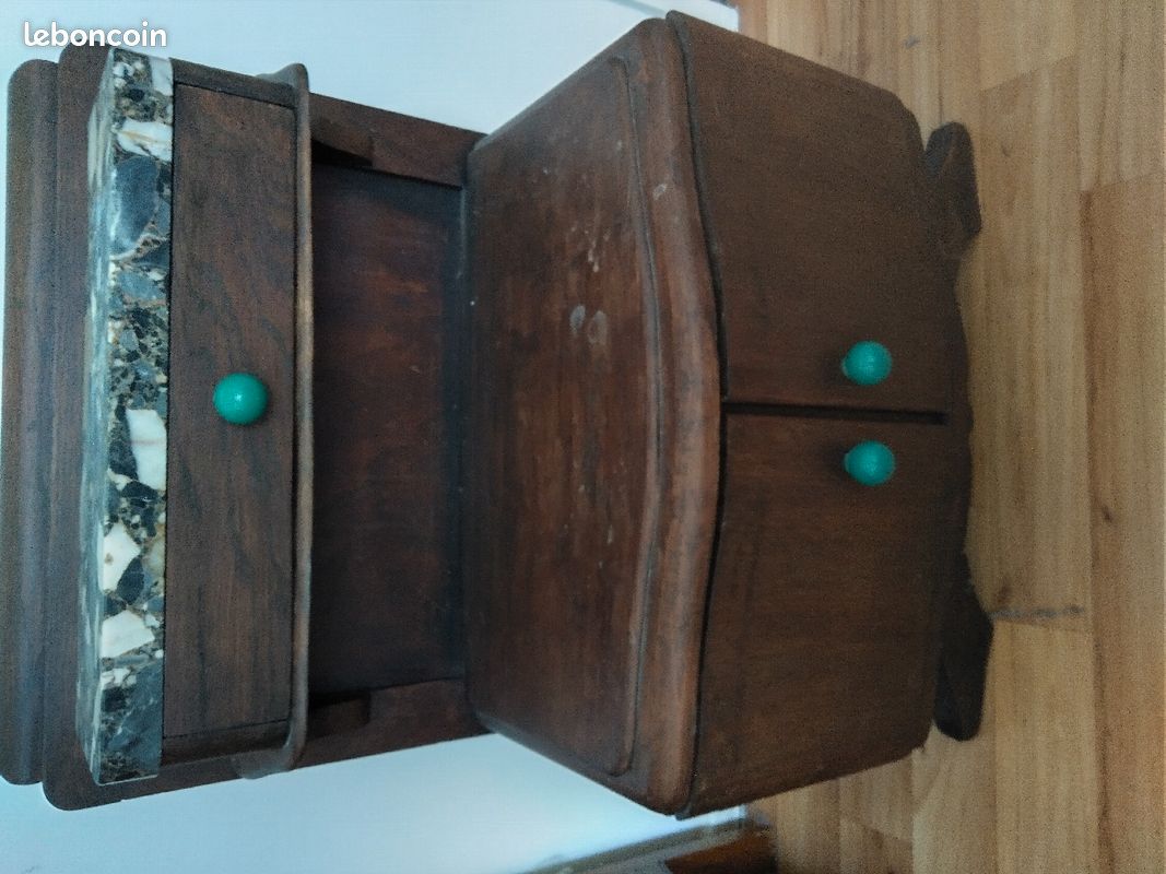 Table de nuit ancienne (image 1)