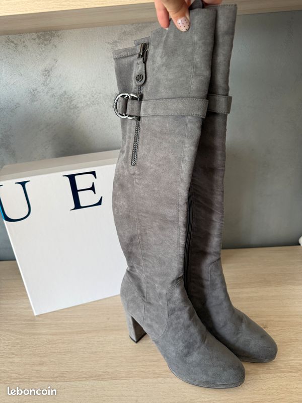 Bottes femme Guess en daim gris Pointure 37 Pharaon062