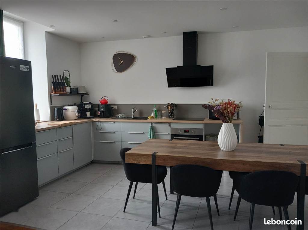 Appartement 5 pièces 100 m² · à Monnières · 100 m² · 875 €/mois