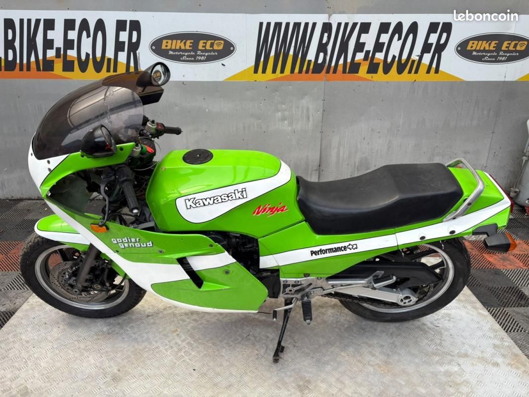 Kawasaki GPZ 900 R GODIER GENOUD (62980) (image 2)