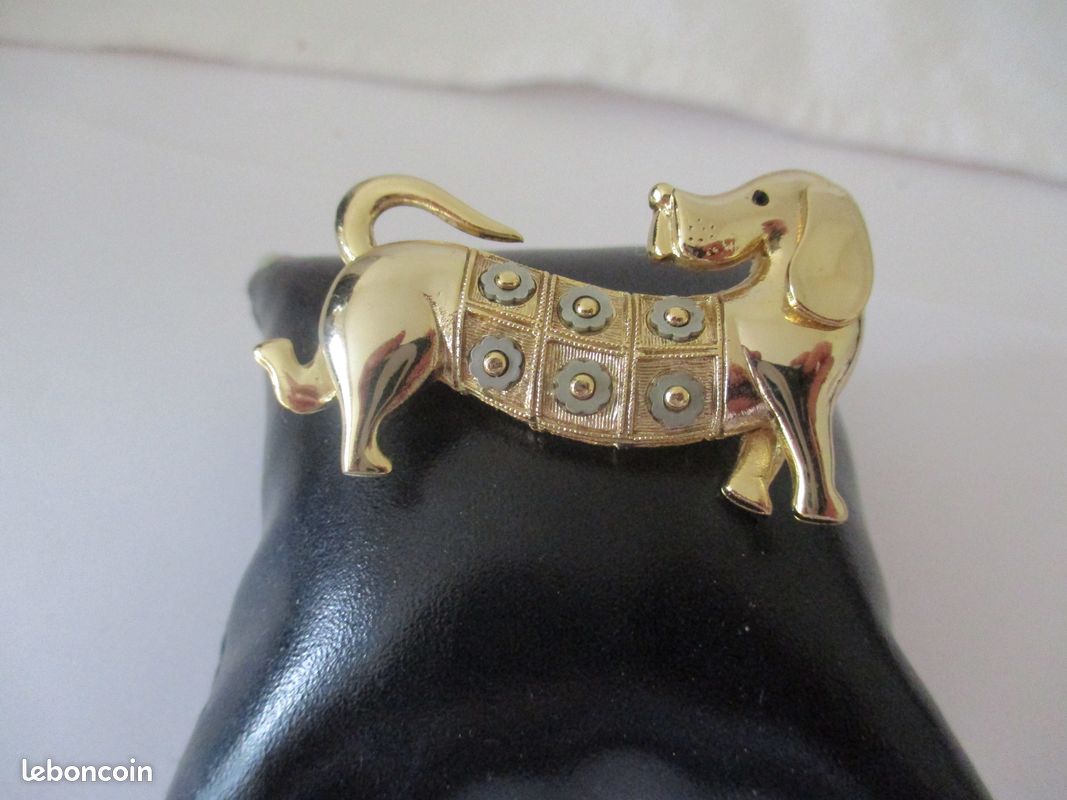 Broche Luxe Unanyme Paris (Georges Rech) - Chien En Cristal Sur Métal Doré - Occasion Haute Couture
