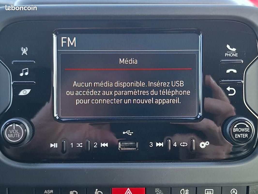 Fiat Panda 1.0 70 ch Hybrid BSG S/S Icone + kit anti-crevaison + peinture métallisée (image 18)