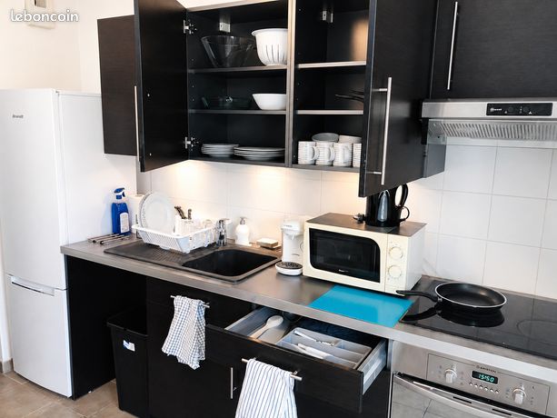 Lille. Location en coIoc Disponible .1 à 2 chambres dispo.. Localisation privilégiée , métro, équipée, internet . APL ok — 2