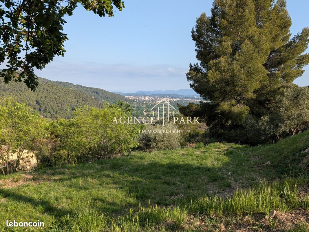 Terrain 1645 m² · à Ampus · 1 645 m² · 158 000 €
