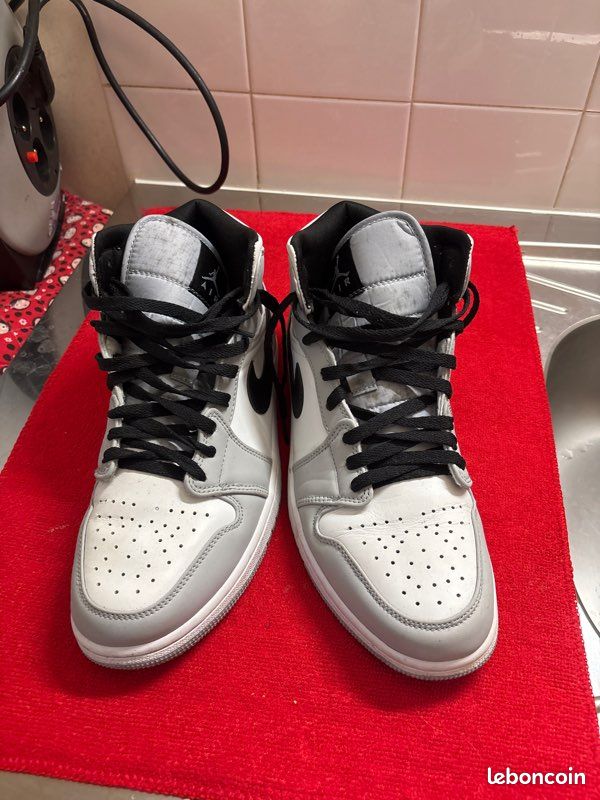 Air Jordan (image 1)