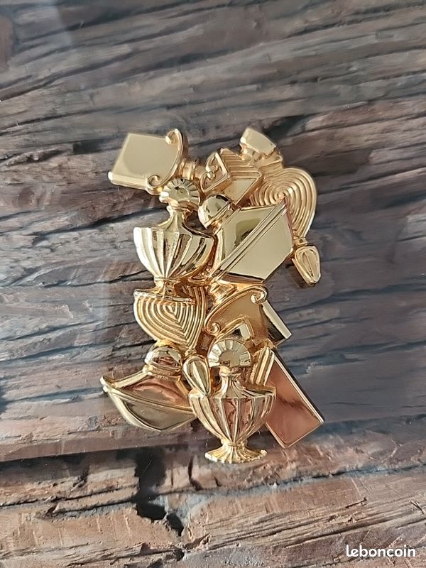 Broche Vintage Guerlain - Bijou D'occasion, Marque De Luxe, à Nettoyer Ou à Collectionner
